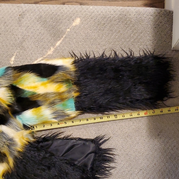 NEW Vintage style, faux fur, groovy jacket tags attached - Picture 13 of 14